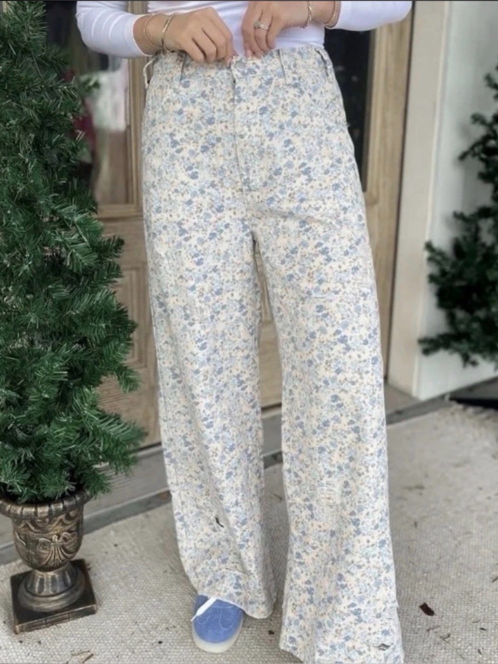 POL Clothing denim floral pants distressed High-rise straight leg Sz Large